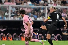 英超逆转战局：绝杀球与红牌判罚下的蓝军晋级记